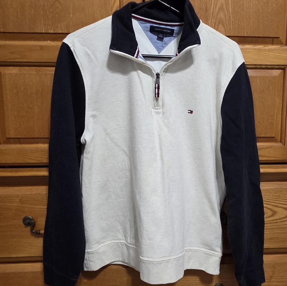 Tommy Hilfiger Men's White and Black Sweater